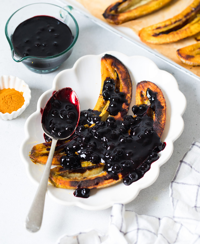 Baked Turmeric Bananas With Wild Blueberry Sauce