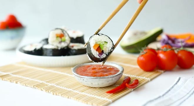Cauliflower Sushi with Thai Chili Sauce 